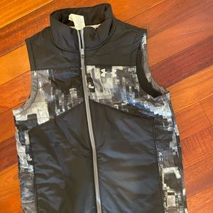 Under Armour youth XL vest. Black with pattern